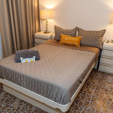 Compact Haven With Private Entrance And Free Parking And Laundry Lägenhet Ponce Exteriör bild