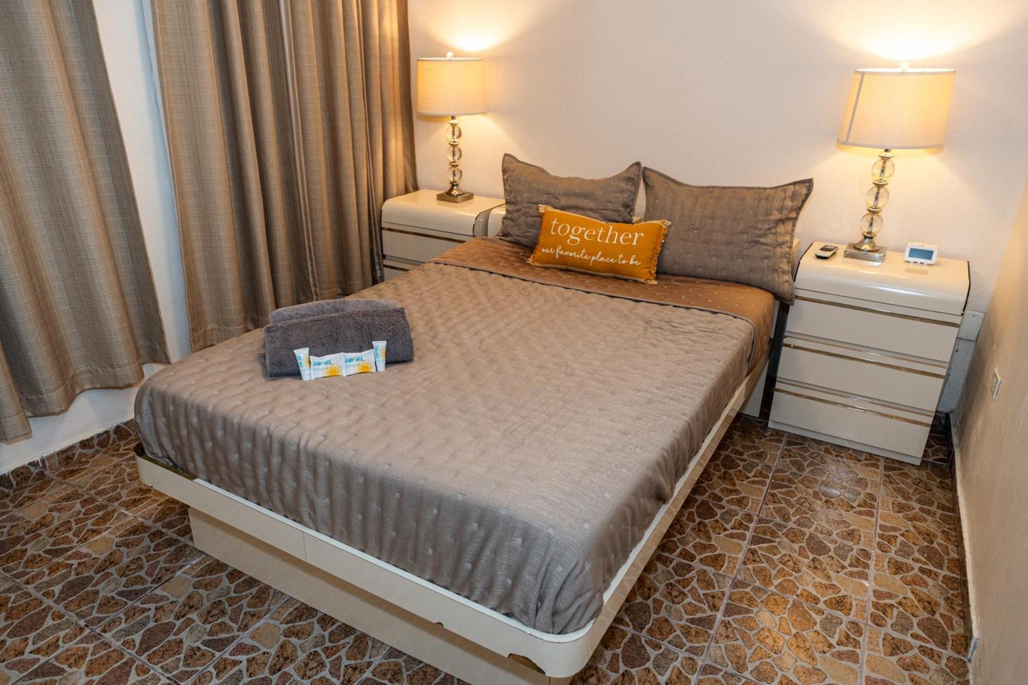 Compact Haven With Private Entrance And Free Parking And Laundry Lägenhet Ponce Exteriör bild